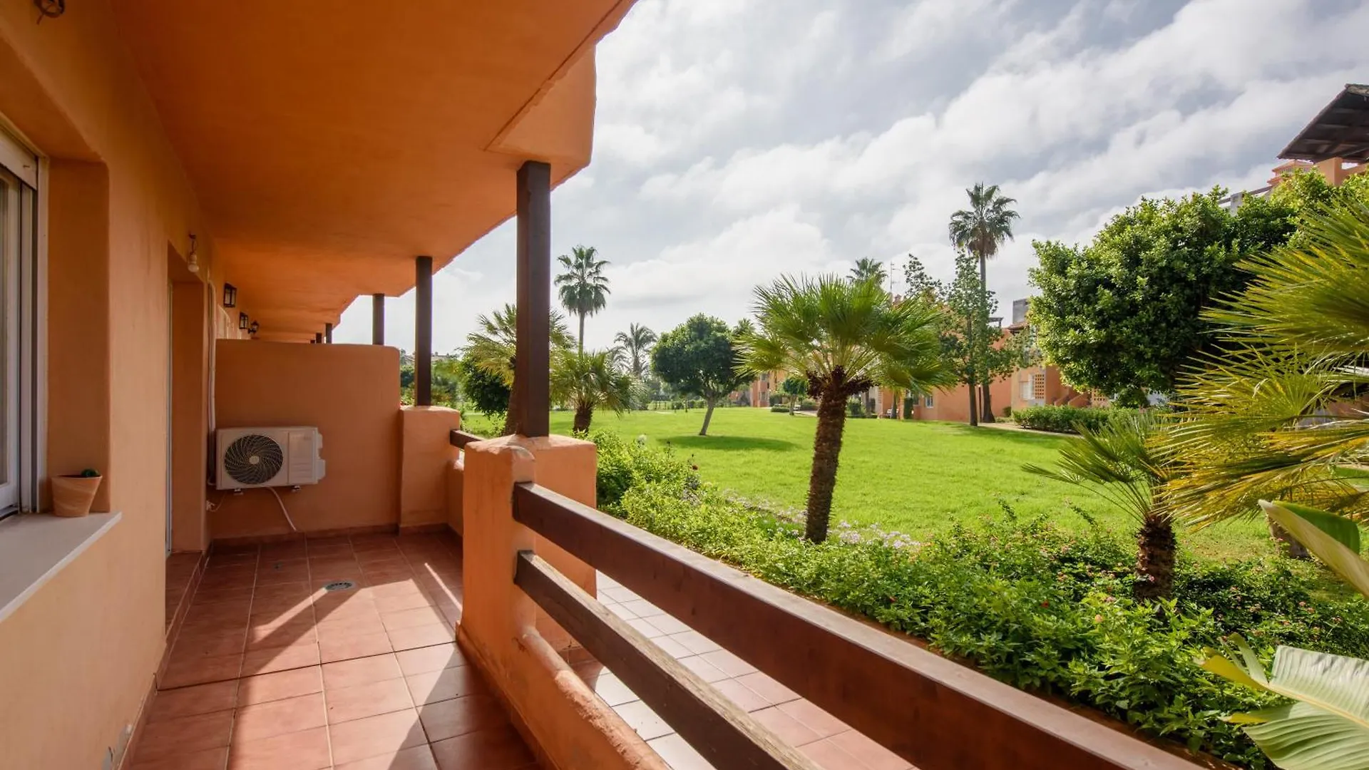 Casares Del Sol Apartment