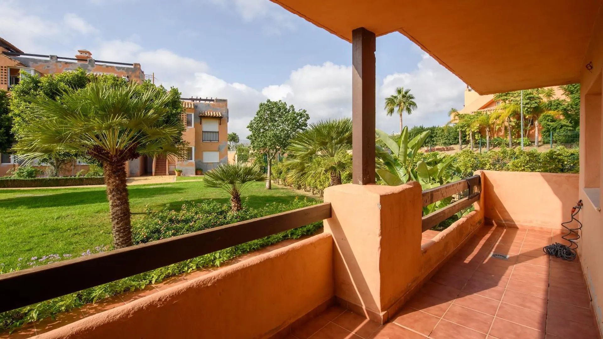Casares Del Sol Apartment 0*,